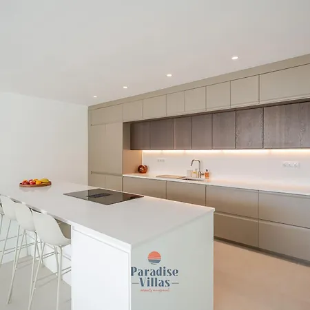 Modern 4-bedroom With Infinity Pool Albufeira