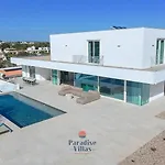 Villa Modern 4-bedroom With Infinity Pool *