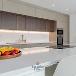 Villa Modern 4-bedroom With Infinity Pool