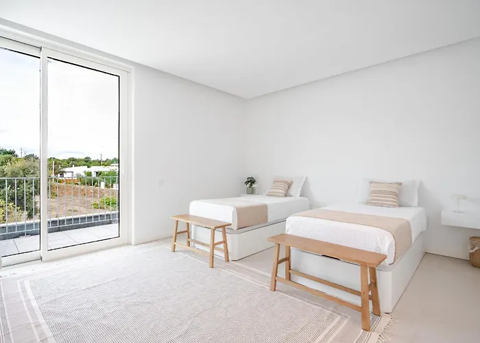 Modern 4-bedroom With Infinity Pool 빌라 *