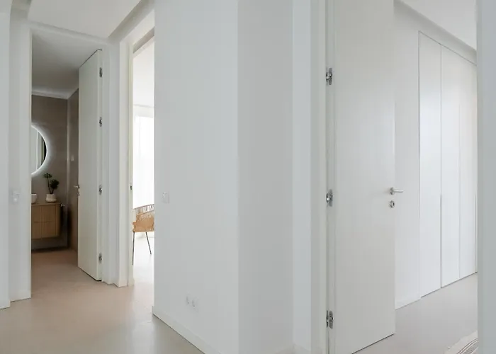 Modern 4-bedroom With Infinity Pool