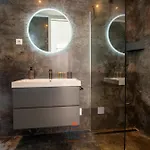 Modern 4-bedroom With Infinity Pool فيلة البوفيرا