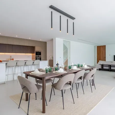 Willa Modern 4-bedroom With Infinity Pool