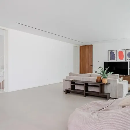 Modern 4-bedroom With Infinity Pool Албуфейра