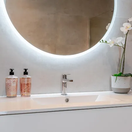 Modern 4-bedroom With Infinity Pool Willa