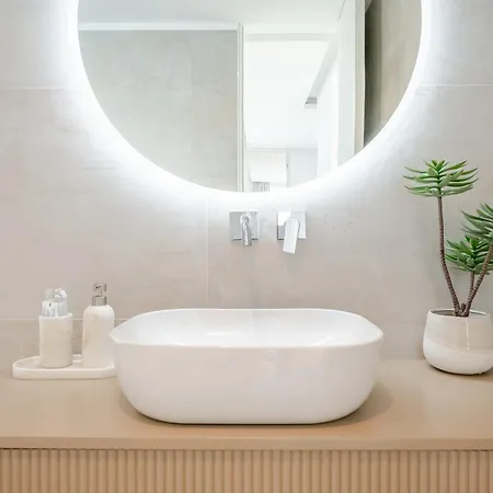 Modern 4-bedroom With Infinity Pool Вілла *