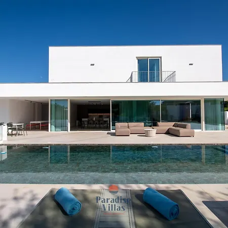 فيلة Modern 4-bedroom With Infinity Pool *