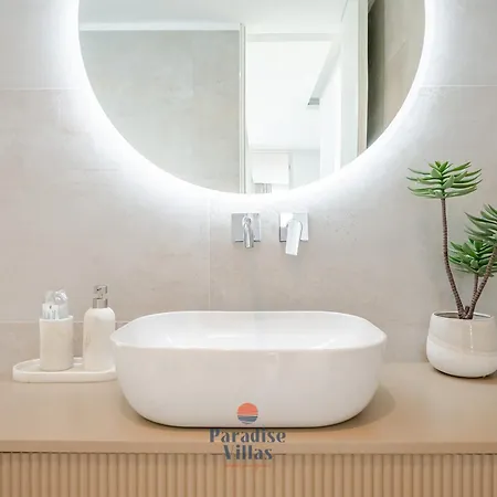 Modern 4-bedroom With Infinity Pool * アルブフェイラ