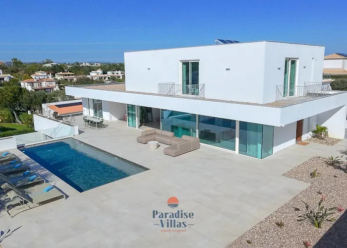 Villa Modern 4-bedroom With Infinity Pool *