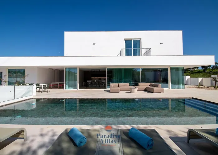Villa Modern 4-bedroom With Infinity Pool *