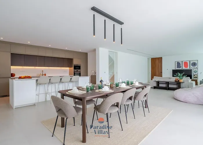 Villa Modern 4-bedroom With Infinity Pool *