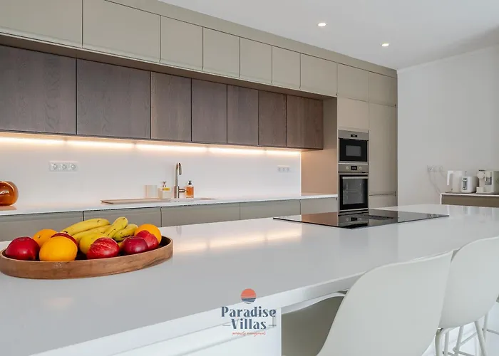 Villa Modern 4-bedroom With Infinity Pool