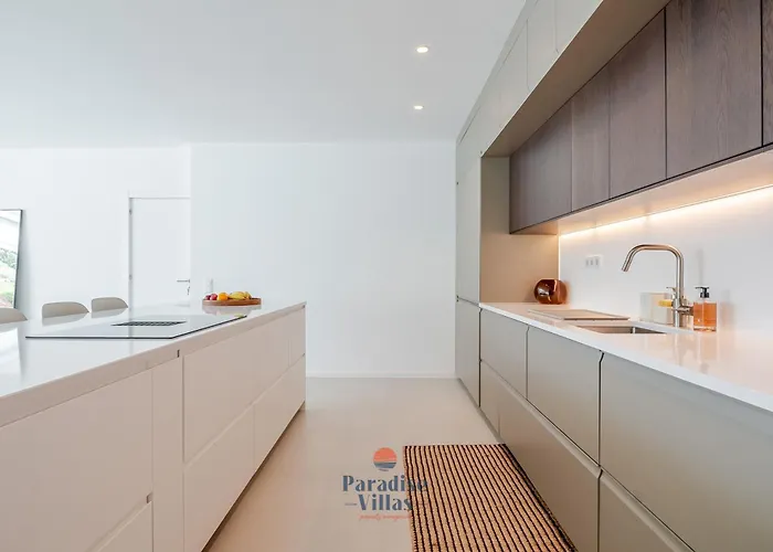 Modern 4-bedroom With Infinity Pool Villa