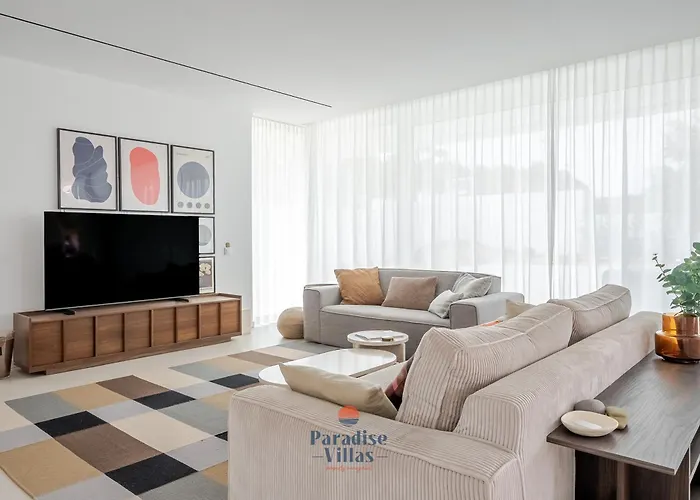 Villa Modern 4-bedroom With Infinity Pool