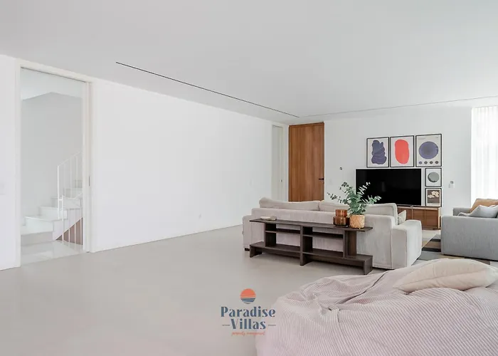 Villa Modern 4-bedroom With Infinity Pool *