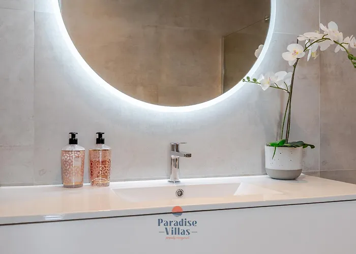 Villa Modern 4-bedroom With Infinity Pool