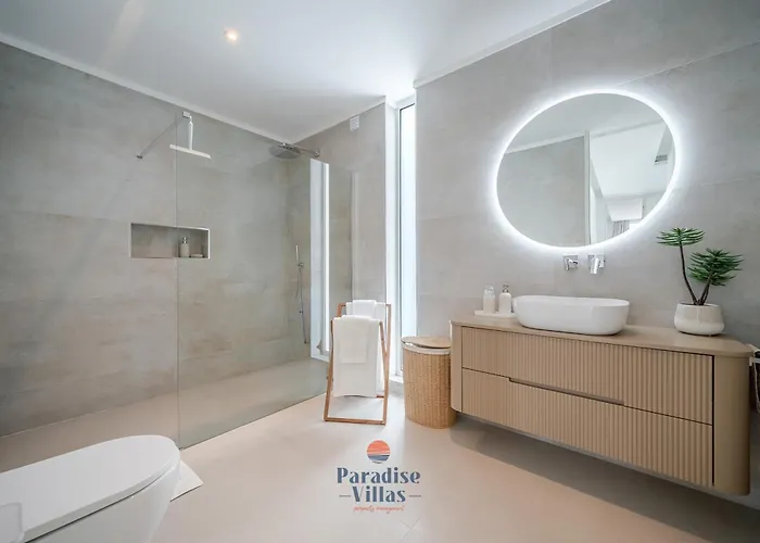 Villa Modern 4-bedroom With Infinity Pool Albufeira