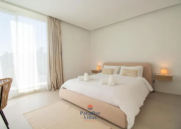 Modern 4-bedroom With Infinity Pool Villa *