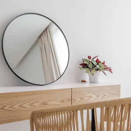 Modern 4-bedroom With Infinity Pool